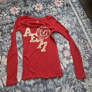 American Eagle Women’s Red V-Neck Long Sleeve Top XS Graphic Tee Y2K 2000s